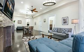 Stylish 4Br Condo In Downtown By Hosteeva